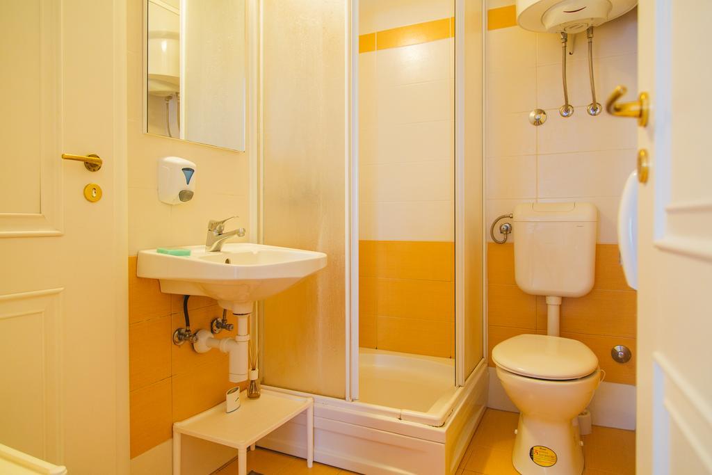 Хостел Cheap Sleep Marinero (Adults Only) Хвар Екстер'єр фото